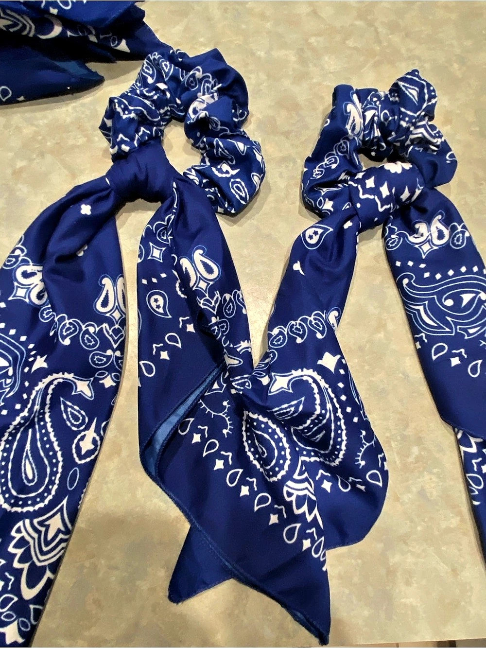21 Paisley Bandana Ponytail Hair Accessories in Blue & White NWOT - lot of 21